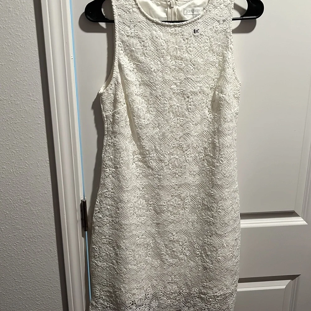 Dresses - Picture 8 of 12